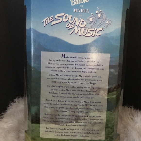 Barbie As Maria In The Sound Of Music - Special Edition 1995 Hollywood Legends Doll With Guitar - View #10